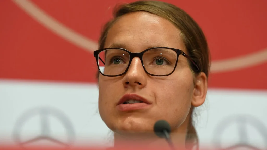 Babett Peter Krankheit – Fazialisparese, Achillessehnenruptur, Gesundheit und die ganze Wahrheit über ihr Leben babett peter krankheit